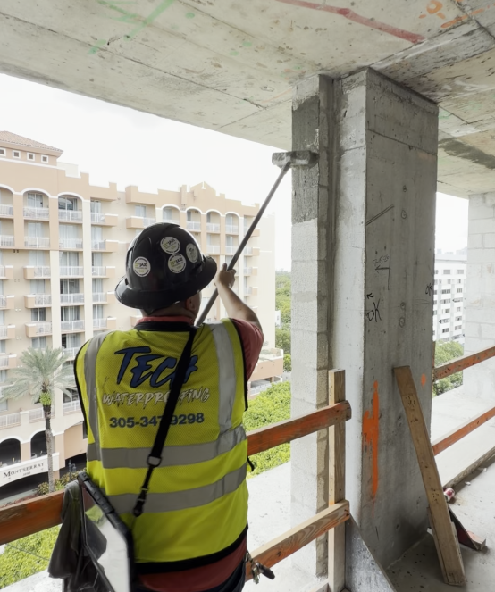 Applying fireproofing coating to a concrete column
